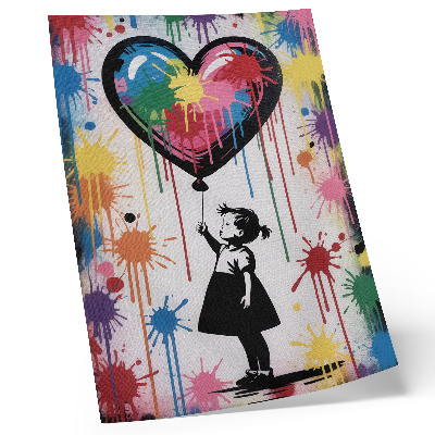 Poster Figura in bianco e nero con un cuore colorato in stile graffiti.