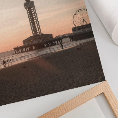 Foto su tela Torre sulla spiaggia, cielo color pastello, vista panoramica