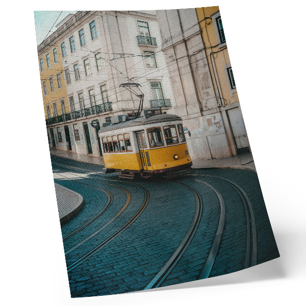 Stampa su tela Un tram giallo in curva in una strada cittadina