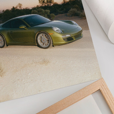 Poster Auto sportiva verde al tramonto nel deserto