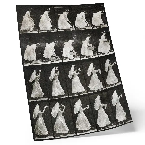 Stampa su tela Donna che solleva un cesto e agita un fazzoletto del 1887 di Eadweard Muybridge