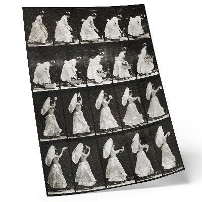 Stampa su tela Donna che solleva un cesto e agita un fazzoletto (1887) – fotografia di Eadweard Muybridge