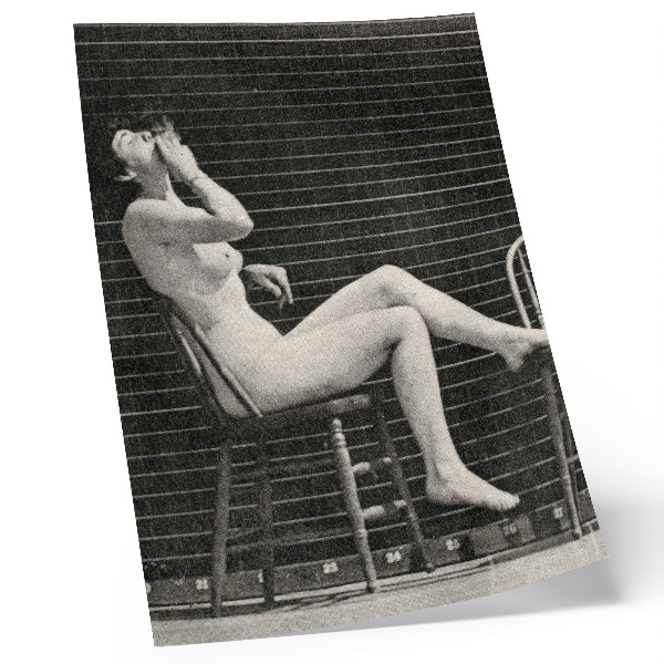 Foto su tela Donna seduta nuda su una sedia mentre fuma una sigaretta, Eadweard Muybridge
