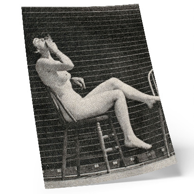 Foto su tela Donna seduta nuda su una sedia mentre fuma una sigaretta, Eadweard Muybridge