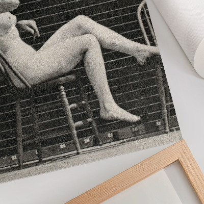 Foto su tela Donna seduta nuda su una sedia mentre fuma una sigaretta, Eadweard Muybridge