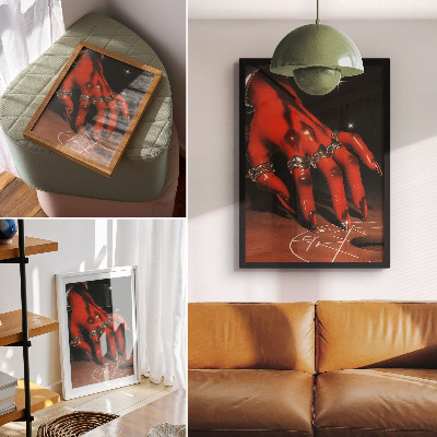 Poster Mano rossa con anelli su sfondo di simboli