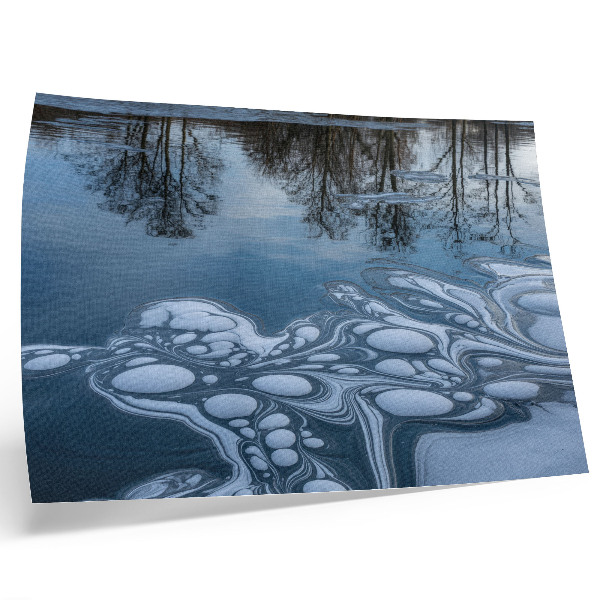 Stampa su tela moderna Ghiaccio sul lago, riflessi degli alberi, tonalità di blu