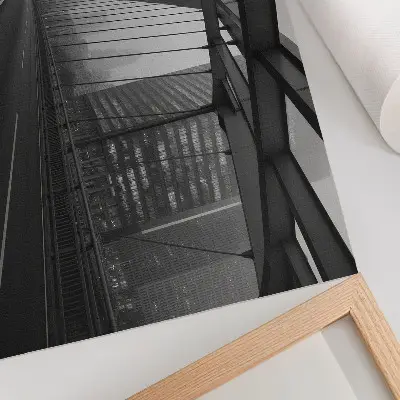 Poster ponte cittadino con edifici maestosi dall'eleganza austera