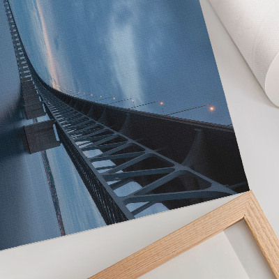Poster Un ponte moderno su acque tranquille.