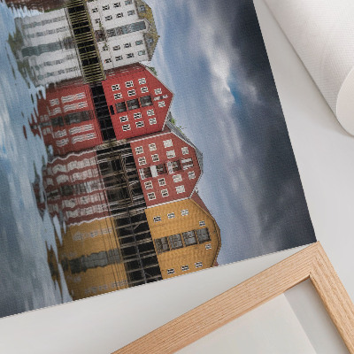 Stampa su tela moderna Edifici colorati in riva all'acqua: una composizione armoniosa