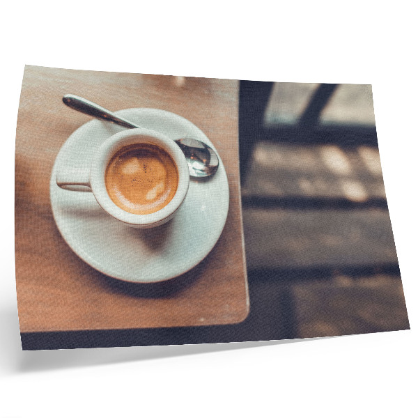 Stampa su tela moderna Una tazza di espresso su un tavolo di legno, contrasta