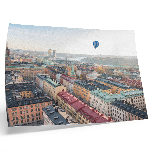 Poster Palloncino colorato sopra il cielo degli edifici di una città