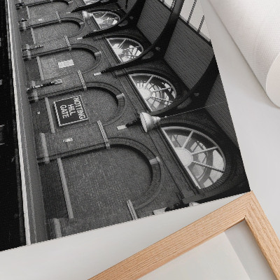Poster dai colori saturi L'eleganza dell'architettura urbana, luci e ombre
