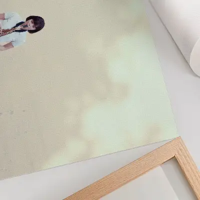 Poster minimalismo con colori vivaci ispirato alla pace e alla musica