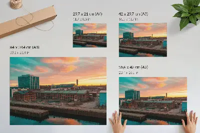 Poster Edifici industriali con tramonto dai colori saturi e atmosfera tranquilla