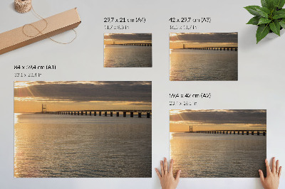 Poster Un ponte all'orizzonte illuminato dal sole
