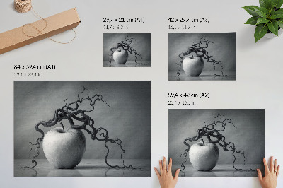 Poster dai colori saturi Il contrasto tra la mela e il ramo è un armonioso monocromatico