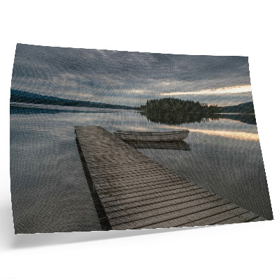 Poster dai colori saturi Lago, barca, foresta, nuvole, atmosfera rilassante