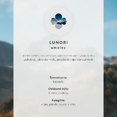 Poster con alberi nella nebbia dai colori tenui e atmosfera tranquilla