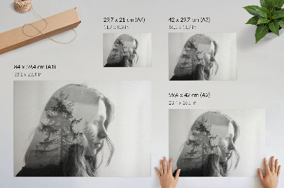 Poster dai colori saturi Ritratto in bianco e nero di sottile eleganza