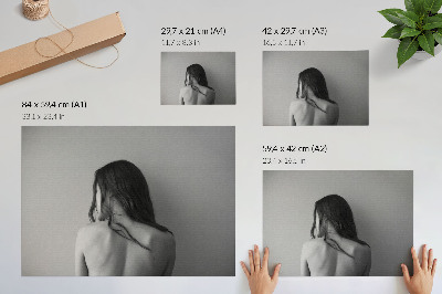 Poster dai colori saturi Il fascino minimalista delle figure in monocromia