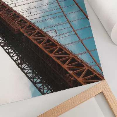 Poster con ponte e colori saturi dettagli che si stagliano contro il cielo