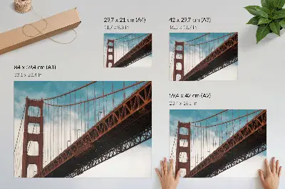 Poster con ponte e colori saturi dettagli che si stagliano contro il cielo