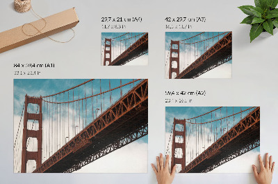 Poster dai colori saturi Ponte con dettagli che si stagliano contro il cielo