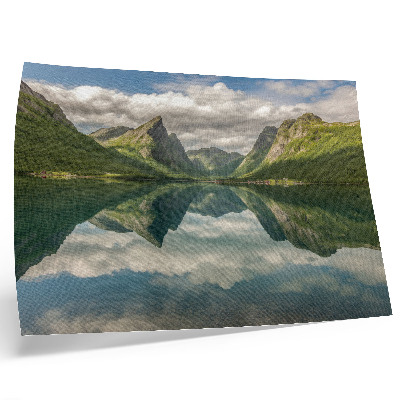 Poster Montagne pittoresche sopra il lago, riflesso limpido