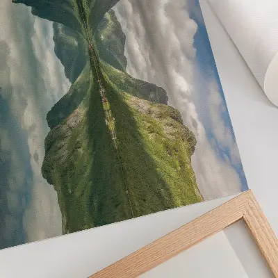 Poster montagne pittoresche sopra il lago con riflesso limpido