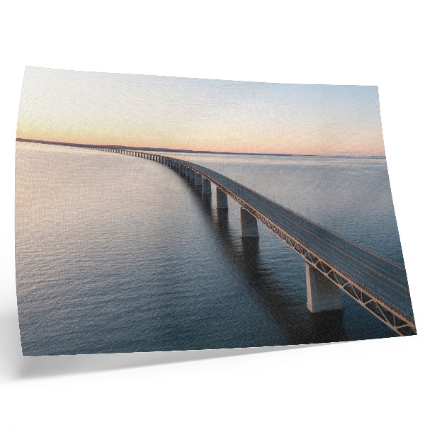 Poster Un ponte su un mare calmo al tramonto