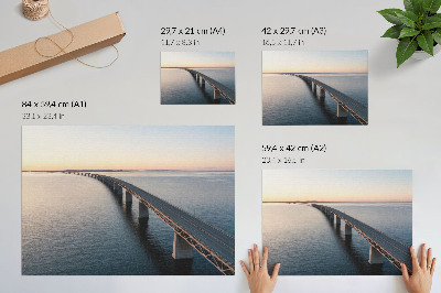Poster Un ponte su un mare calmo al tramonto