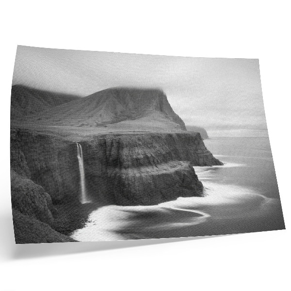 Poster murale di alta qualità Un paesaggio tranquillo con una cascata e montagne.