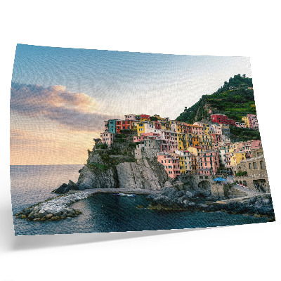 Poster Case colorate su una scogliera a picco sul mare