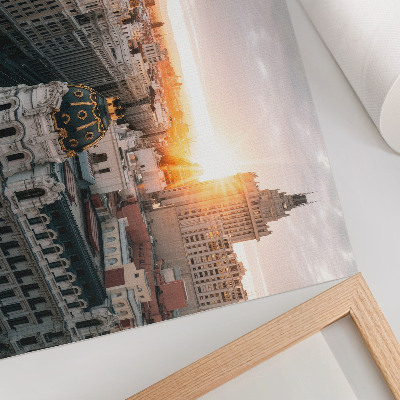 Poster Una città notturna dall'architettura maestosa