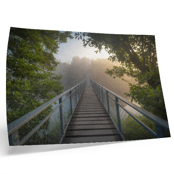 Poster dai colori saturi Un ponte nella nebbia su un fiume in un ambiente verdeggiante