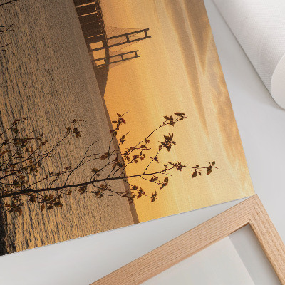 Poster dai colori saturi Ponte al tramonto con un albero