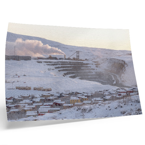Stampa su tela moderna Paesaggio invernale con colline e un camino