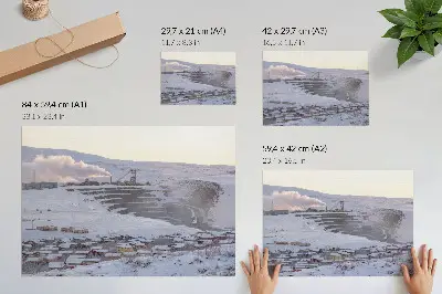 Stampa su tela moderna raffigurante paesaggio invernale con colline e un camino