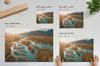 Poster Fiume maestoso, colline dorate, acqua turchese