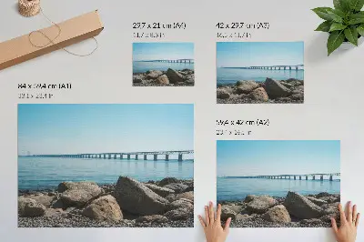 Ponte su pietre blu sull'acqua poster dai colori saturi