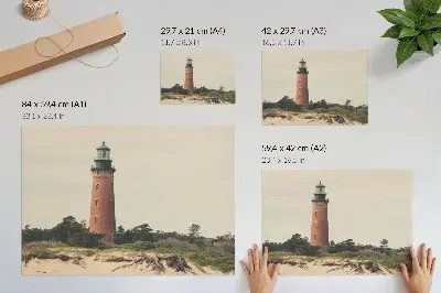 Poster murale di alta qualità faro tra la sabbia e gli alberi ispirato all'armonia della natura