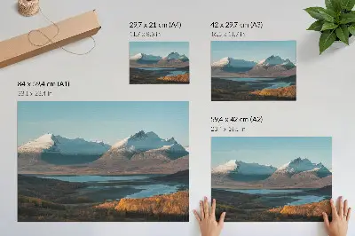 Stampa su tela moderna con paesaggio montano e colori autunnali vivaci