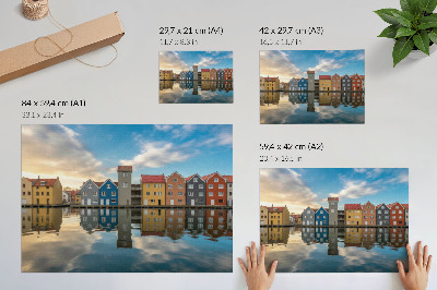 Poster dai colori saturi Case colorate in riva all'acqua, riflessi architettonici