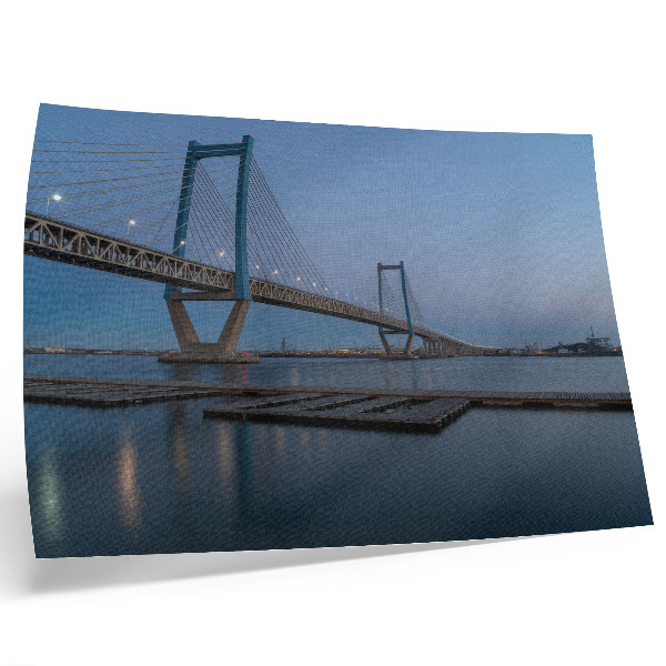 Poster murale di alta qualità Ponte sullo sfondo del crepuscolo, acqua calma, modernità