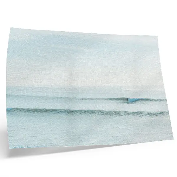 Poster onde dell'oceano con surfista in stile minimalista