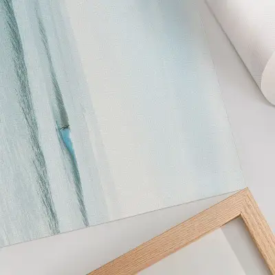 Poster onde dell'oceano con surfista in stile minimalista