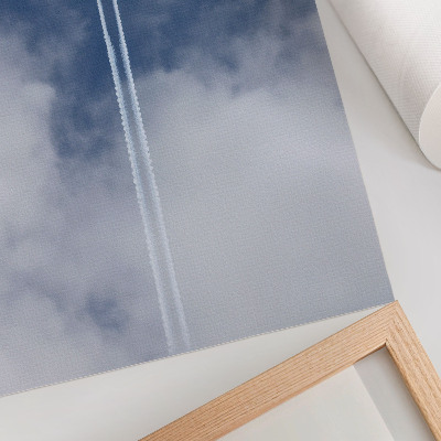 Stampa su tela moderna Aereo nel cielo blu con strisce bianche