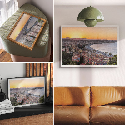 Poster dai colori saturi Veduta della città al tramonto sul mare