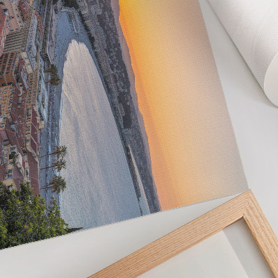 Poster dai colori saturi Veduta della città al tramonto sul mare